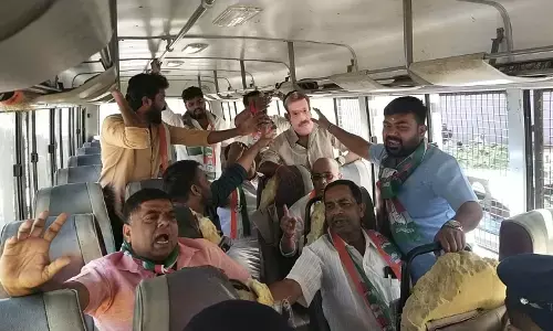 ಬೆಂಗಳೂರು: ಜನಾರ್ದನ ರೆಡ್ಡಿ ನಿವಾಸಕ್ಕೆ ಕಾಂಗ್ರೆಸ್ ಕಾರ್ಯಕರ್ತರಿಂದ ಮುತ್ತಿಗೆ ಯತ್ನ