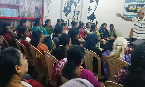 ಪ್ರಶ್ನಿಸುವ ಮನೋಭಾವನೆಯನ್ನು ಮಹಿಳೆಯರು ಬೆಳೆಸಬೇಕು: ಡಾ. ನರೇಂದ್ರ ನಾಯಕ್