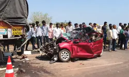 Basavakalyan | ಕೆಟ್ಟು ನಿಂತಿದ್ದ ಲಾರಿಗೆ ಗುದ್ದಿದ ಕಾರು; ಚಾಲಕ ಸ್ಥಳದಲ್ಲೇ ಮೃತ್ಯು