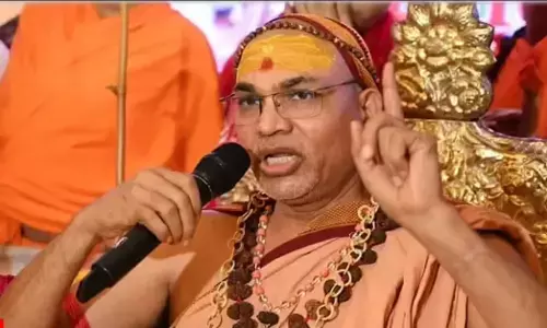 ಸ್ವಾಮಿ ಅವಿಮುಕ್ತೇಶ್ವರಾನಂದರನ್ನು ಶಂಕರಾಚಾರ್ಯ ಬಿರುದಿನ ಕುರಿತು ಪ್ರಶ್ನಿಸಿದ ಮಾಘ ಮೇಳ ಪ್ರಾಧಿಕಾರ