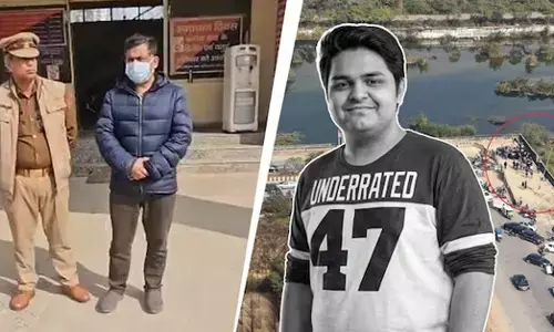 ನೋಯ್ಡಾದಲ್ಲಿ ಕಾರು ಗುಂಡಿಗೆ ಬಿದ್ದು ಟೆಕ್ಕಿ ಮೃತ್ಯು: ಬಿಲ್ಡರ್ ಬಂಧನ