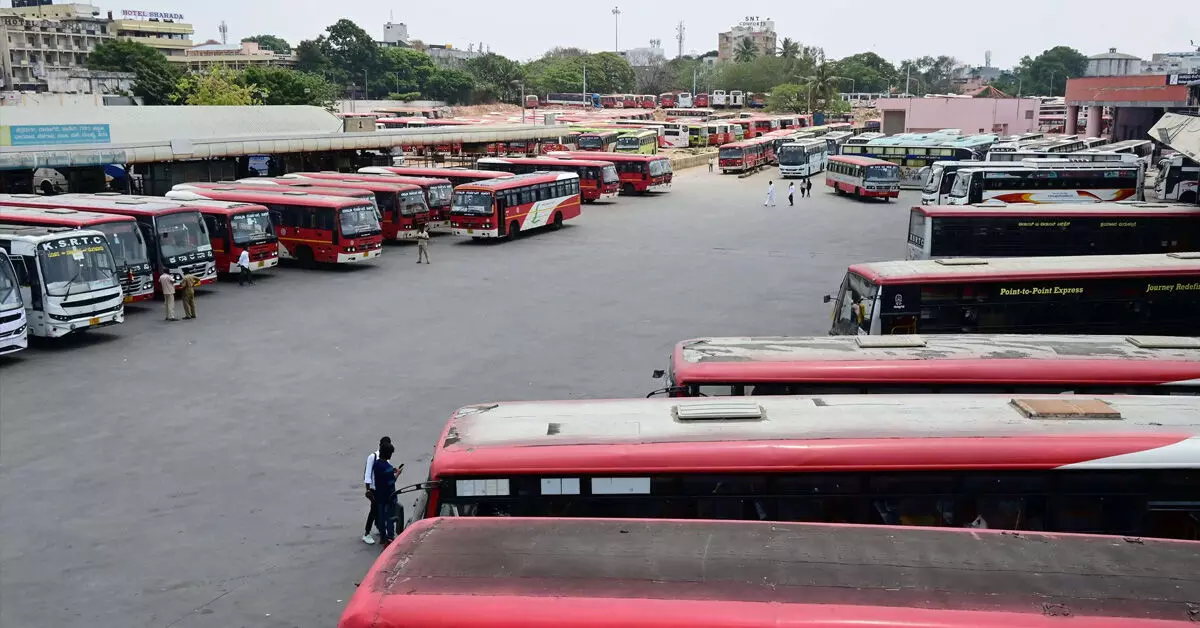 ಕಾಸರಗೋಡು-ಮಂಗಳೂರು KSRTC ಪ್ರಯಾಣಿಕರಿಗೆ ಟೋಲ್ ಬಿಸಿ : ಬಸ್ ದರ 7 ರೂ.ಗೆ ಹೆಚ್ಚಳ ಕಾಸರಗೋಡು-ಮಂಗಳೂರು KSRTC ಪ್ರಯಾಣಿಕರಿಗೆ ಟೋಲ್ ಬಿಸಿ : ಬಸ್ ದರ 7 ರೂ.ಗೆ ಹೆಚ್ಚಳ