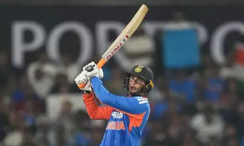 ಕನಿಷ್ಠ ಎಸೆತಗಳಲ್ಲಿ ಗರಿಷ್ಠ ಅರ್ಧಶತಕ: ಅಭಿಷೇಕ್ ಶರ್ಮಾ ವಿಶ್ವದಾಖಲೆ