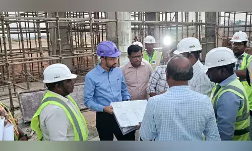 ರಾಯಚೂರು | ಯರಮರಸ್ ಬಳಿ ನಿರ್ಮಾಣ ಹಂತದಲ್ಲಿರುವ ವಿಮಾನ ನಿಲ್ದಾಣ ಕಾಮಗಾರಿ ಪರಿಶೀಲಿಸಿದ ಜಿಲ್ಲಾಧಿಕಾರಿ