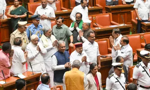 ರಾಜ್ಯಪಾಲರ ನಡೆಗೆ ಕಾಂಗ್ರೆಸ್‌ನಿಂದ ಆಕ್ಷೇಪ: ವಿಧಾನಮಂಡಲದಲ್ಲಿ ಗದ್ದಲ