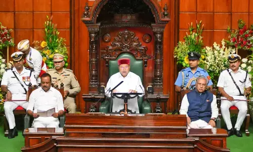 PHOTOS | ಸರಕಾರ vs ರಾಜ್ಯಪಾಲ - ಸರಕಾರದ ಭಾಷಣ ಓದಲು ನಿರಾಕರಿಸಿ ತಮ್ಮದೇ ಭಾಷಣ ಓದಿ ಹೊರನಡೆದ ಗೆಹ್ಲೋಟ್