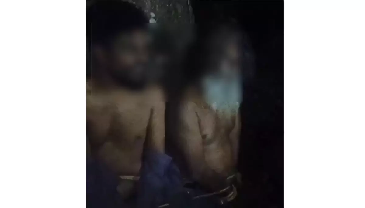 ಬೆಳ್ತಂಗಡಿ| ಬೈಕ್ ಕಳ್ಳತನಕ್ಕೆ ಯತ್ನ ಆರೋಪ; ಇಬ್ಬರನ್ನು ಥಳಿಸಿ ಮರಕ್ಕೆ ಕಟ್ಟಿ ಹಾಕಿದ ಸಾರ್ವಜನಿಕರು ಬೆಳ್ತಂಗಡಿ| ಬೈಕ್ ಕಳ್ಳತನಕ್ಕೆ ಯತ್ನ ಆರೋಪ; ಇಬ್ಬರನ್ನು ಥಳಿಸಿ ಮರಕ್ಕೆ ಕಟ್ಟಿ ಹಾಕಿದ ಸಾರ್ವಜನಿಕರು