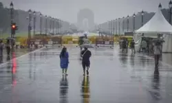 ರಾಷ್ಟ್ರ ರಾಜಧಾನಿಯಲ್ಲಿ ಬೆಳ್ಳಂಬೆಳಿಗ್ಗೆ ಅಕಾಲಿಕ ಮಳೆ; ತಾಪಮಾನ ಕುಸಿಯುವ ಸಾಧ್ಯತೆ