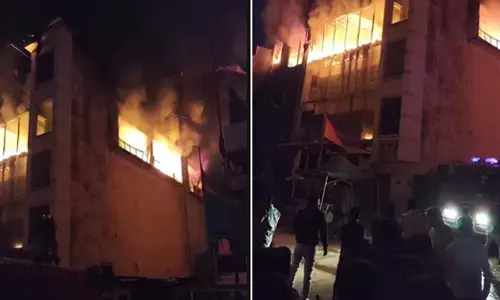 ಹುಬ್ಬಳ್ಳಿ | ಶಾರ್ಟ್ ಸರ್ಕ್ಯೂಟ್‌ನಿಂದ ಹೊತ್ತಿ ಉರಿದ ಮೆಟ್ರೋ ಕಾಂಪ್ಲೆಕ್ಸ್‌; ಲಕ್ಷಾಂತರ ರೂ. ಮೌಲ್ಯದ ವಸ್ತುಗಳು ನಾಶ