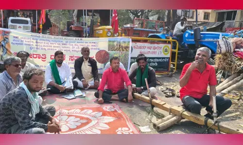 ಕಲಬುರಗಿ | ತೊಗರಿಗೆ ಬೆಂಬಲ ಬೆಲೆ ನೀಡುವಂತೆ ಆಗ್ರಹಿಸಿ 2ನೇ ದಿನಕ್ಕೆ ಕಾಲಿಟ್ಟ ರೈತರ ಧರಣಿ