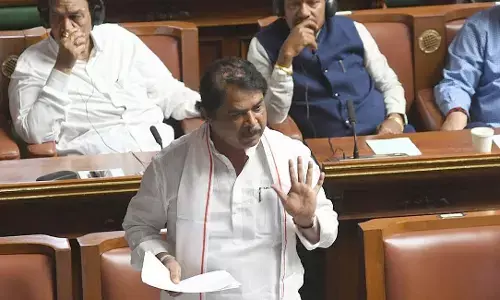 ಪರಿಷತ್ ಸದಸ್ಯ ಹರಿಪ್ರಸಾದ್‍ರ ಅಂಗಿ ಹರಿದದ್ದು ಯಾರು?: ಆರ್. ಅಶೋಕ್ ಪ್ರಶ್ನೆ