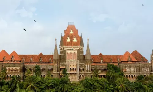 ವಾಯುಮಾಲಿನ್ಯ ಸಮಸ್ಯೆ| ನೀವು ಅನ್ಯಗ್ರಹದಲ್ಲಿ ವಾಸಿಸುತ್ತಿಲ್ಲ: ಅಧಿಕಾರಿಗಳಿಗೆ ಬಾಂಬೆ ಹೈಕೋರ್ಟ್ ತರಾಟೆ, ವೇತನ ಸ್ಥಗಿತ ಎಚ್ಚರಿಕೆ