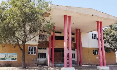 ದೇವದುರ್ಗ | ಕುಡುಕರ ಅಡ್ಡೆಯಾದ ಎಪಿಎಂಸಿ ಕಲ್ಯಾಣ ಮಂಟಪ