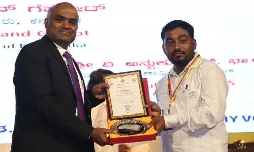 ಔರಾದ್ | ನಾಗಮಾರಪಳ್ಳಿ ಗ್ರಾಮ ಆಡಳಿತ ಅಧಿಕಾರಿ ಅನ್ವರ್ ಜಕಾತಿಗೆ ರಾಜ್ಯಮಟ್ಟದ ಅತ್ಯುತ್ತಮ ಮತಗಟ್ಟೆ ಮೇಲ್ವಿಚಾರಕ ಪ್ರಶಸ್ತಿ