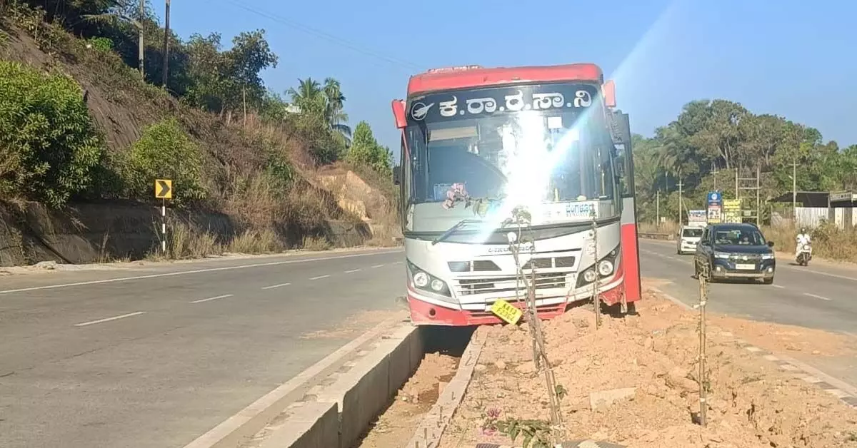 ಸೂರಿಕುಮೇರು: ರಾಷ್ಟ್ರೀಯ ಹೆದ್ದಾರಿಯಲ್ಲಿ ಡಿವೈಡರ್ ಹತ್ತಿ ನಿಂತ ಸರಕಾರಿ ಬಸ್ ಸೂರಿಕುಮೇರು: ರಾಷ್ಟ್ರೀಯ ಹೆದ್ದಾರಿಯಲ್ಲಿ ಡಿವೈಡರ್ ಹತ್ತಿ ನಿಂತ ಸರಕಾರಿ ಬಸ್