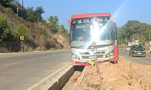 ಸೂರಿಕುಮೇರು: ರಾಷ್ಟ್ರೀಯ ಹೆದ್ದಾರಿಯಲ್ಲಿ ಡಿವೈಡರ್ ಹತ್ತಿ ನಿಂತ ಸರಕಾರಿ ಬಸ್