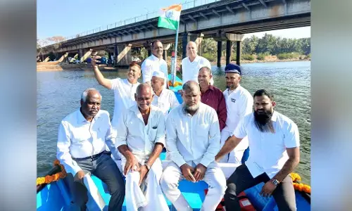 ಉಳ್ಳಾಲದಲ್ಲಿ ಪ್ರಥಮ ಬೋಟ್ ಆ್ಯಂಬುಲೆನ್ಸ್‌ಗೆ ಚಾಲನೆ : ನದಿಮಧ್ಯೆ ಧ್ವಜಾರೋಹಣ