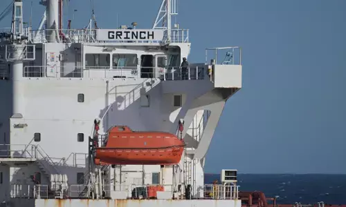 ಶಂಕಿತ ರಶ್ಯ ತೈಲ ಟ್ಯಾಂಕರ್‌ ನ ಭಾರತೀಯ ಕ್ಯಾಪ್ಟನ್‌ ನನ್ನು ಕಸ್ಟಡಿಗೆ ಪಡೆದ ಫ್ರಾನ್ಸ್