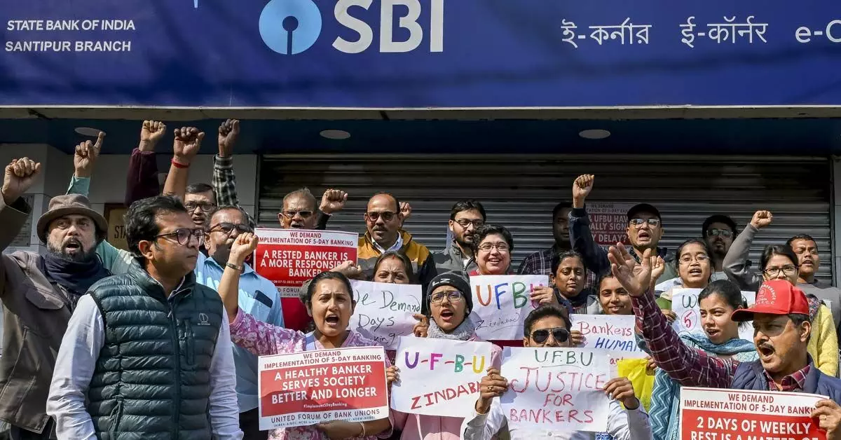 Nationwide bank strike: ಬ್ಯಾಂಕ್ ನೌಕರರ ಮುಷ್ಕರ ಯಾಕೆ? ಬೇಡಿಕೆಗಳೇನು? Nationwide bank strike: ಬ್ಯಾಂಕ್ ನೌಕರರ ಮುಷ್ಕರ ಯಾಕೆ? ಬೇಡಿಕೆಗಳೇನು?