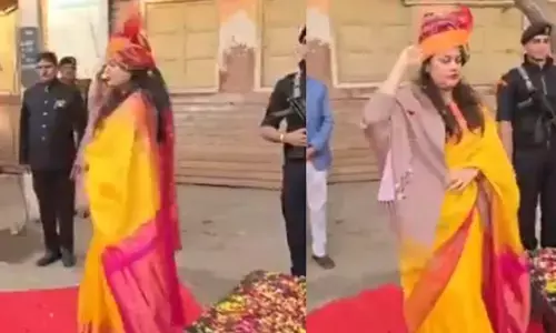 ಗಣರಾಜ್ಯೋತ್ಸವದ ಧ್ವಜಾರೋಹಣದ ವೇಳೆ ಯಡವಟ್ಟು ಮಾಡಿ ಟ್ರೋಲ್‌ಗೆ ಒಳಗಾದ ಐಎಎಸ್ ಅಧಿಕಾರಿ ಟೀನಾ ದಾಬಿ!