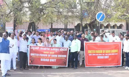 ಬೀದರ್ | ವಾರದಲ್ಲಿ 5 ದಿನಗಳ ಕೆಲಸ ಜಾರಿಗೆ ಒತ್ತಾಯಿಸಿ ಮುಷ್ಕರ