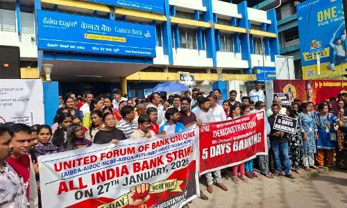 ವಾರದಲ್ಲಿ ಐದು ದಿನಗಳ ಕೆಲಸ ಜಾರಿಗೆ ಆಗ್ರಹಿಸಿ ಬ್ಯಾಂಕ್ ಮುಷ್ಕರ