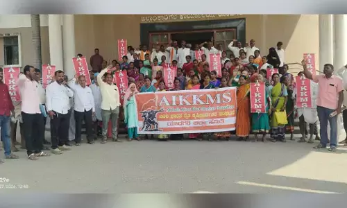 ಯಾದಗಿರಿ | ವಿಬಿ ಜಿ ರಾಮ್ ಜಿ ವಾಪಸ್ ಪಡೆದು ನರೇಗಾ ಪುನರ್‌ಸ್ಥಾಪನೆಗೆ ಆಗ್ರಹಿಸಿ ಎಐಕೆಕೆಎಂಎಸ್ ಪ್ರತಿಭಟನೆ