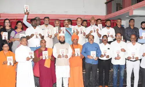 ಬೀದರ್ |  ‘ಎಚ್ಚರ ! ಪ್ರಜಾತಂತ್ರ ಕೊಲ್ಲುವ ಅಸ್ತ್ರ ಎಸ್‌ಐಆರ್’ ಪುಸ್ತಕ ಬಿಡುಗಡೆ