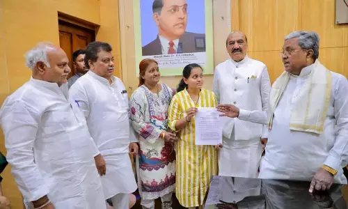 ದಿ. ಮಹಾಂತೇಶ್ ಬೀಳಗಿ ಪುತ್ರಿಗೆ ಸರಕಾರಿ ಉದ್ಯೋಗ| ಆದೇಶದ ಪ್ರತಿ ಹಸ್ತಾಂತರಿಸಿದ ಸಿಎಂ ಸಿದ್ದರಾಮಯ್ಯ