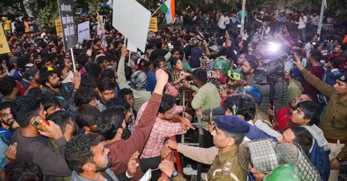 ಯುಜಿಸಿ: ದೌರ್ಜನ್ಯ ನಡೆಸುವ ಹಕ್ಕಿಗಾಗಿ ಬೀದಿಗಿಳಿದಿರುವ ಜಾತೀವಾದಿ ಗುಂಪುಗಳು! ಯುಜಿಸಿ: ದೌರ್ಜನ್ಯ ನಡೆಸುವ ಹಕ್ಕಿಗಾಗಿ ಬೀದಿಗಿಳಿದಿರುವ ಜಾತೀವಾದಿ ಗುಂಪುಗಳು!