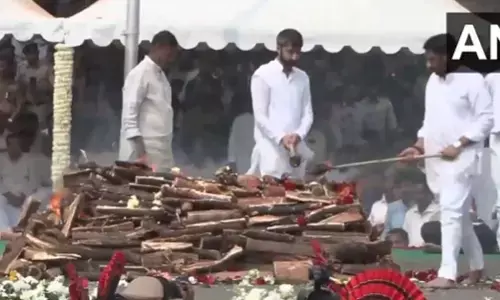 ಸಕಲ ಸರ್ಕಾರಿ ಗೌರವಗಳೊಂದಿಗೆ ಅಜಿತ್ ಪವಾರ್ ಅಂತ್ಯಕ್ರಿಯೆ