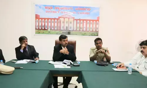 ಯಾದಗಿರಿ | ರಾಷ್ಟ್ರೀಯ ಸ್ವಚ್ಛತಾ ದಿನದ ಅಂಗವಾಗಿ ಜಿಲ್ಲಾ ಆಸ್ಪತ್ರೆ ಆವರಣದಲ್ಲಿ ಶ್ರಮದಾನ