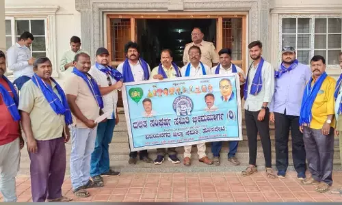 ವಿಜಯನಗರ | ಗಣರಾಜ್ಯೋತ್ಸವದಲ್ಲಿ ಗಾಂಧಿ–ಅಂಬೇಡ್ಕರ್ ಭಾವಚಿತ್ರ ನಿರ್ಲಕ್ಷ್ಯ ಆರೋಪ : ಬಿಜೆಪಿ ನಾಯಕರ ವಿರುದ್ಧ ಕ್ರಮಕ್ಕೆ ಡಿಎಸ್ಎಸ್ ಮನವಿ