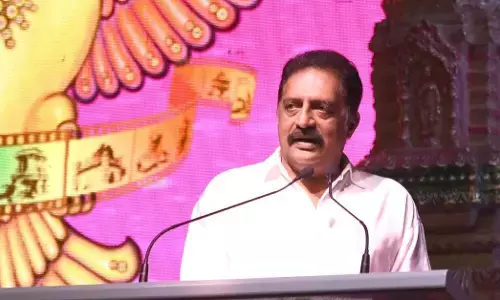 ಚಲನಚಿತ್ರೋತ್ಸವದಲ್ಲಿ ‘ಫೆಲೆಸ್ತೀನ್’ ಸಿನೆಮಾಗಳಿಗೆ ನಿರ್ಬಂಧ ವಿಚಾರ: ಕವಿತೆ ವಾಚಿಸುವ ಮೂಲಕ ನಟ ಪ್ರಕಾಶ್ ರಾಜ್ ಪ್ರತಿರೋಧ