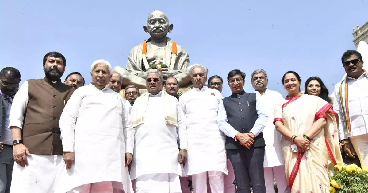 ಗ್ರಾಮಸ್ವರಾಜ್ಯದ ಕಲ್ಪನೆಗೆ ಮಹಾತ್ಮಾ ಗಾಂಧೀಜಿ ಶಕ್ತಿ ತುಂಬಿದರು : ಮುಖ್ಯಮಂತ್ರಿ ಸಿದ್ದರಾಮಯ್ಯ ಗ್ರಾಮಸ್ವರಾಜ್ಯದ ಕಲ್ಪನೆಗೆ ಮಹಾತ್ಮಾ ಗಾಂಧೀಜಿ ಶಕ್ತಿ ತುಂಬಿದರು : ಮುಖ್ಯಮಂತ್ರಿ ಸಿದ್ದರಾಮಯ್ಯ