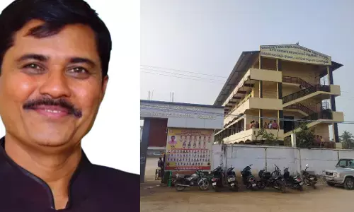 ಕೊಪ್ಪಳ | ಕಿಮ್ಸ್ ಆಡಳಿತಾಧಿಕಾರಿ ಬಿ.ಕಲ್ಲೇಶ ಮನೆ- ಕಚೇರಿ, ಕುಟುಂಬದ ಒಡೆತನದ ಶಾಲೆಯ ಮೇಲೆ ಲೋಕಾಯುಕ್ತ ದಾಳಿ