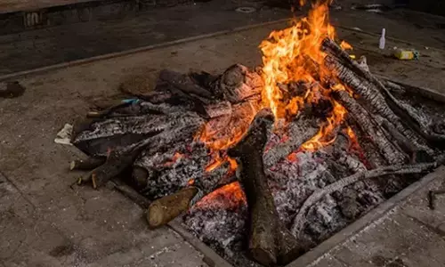 ಬಿಹಾರ| ಸ್ಮಶಾನಕ್ಕೆ ಸಾಗುವ ರಸ್ತೆಗೆ ತಡೆ: ರಸ್ತೆ ಮಧ್ಯೆಯೇ ದಲಿತ ಮಹಿಳೆಯ ಅಂತ್ಯಕ್ರಿಯೆ