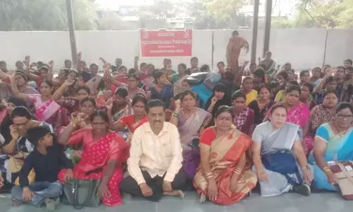 ರಾಯಚೂರು | ಬಿಸಿಯೂಟ ನೌಕರರಿಂದ ಪ್ರತಿಭಟನೆ