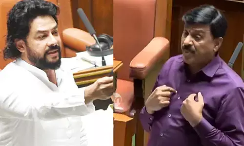 ವಿಧಾನಸಭೆಯಲ್ಲಿ ʼಬಳ್ಳಾರಿ ಗಲಾಟೆʼ ವಿಚಾರ ಸದ್ದು | ಜನಾರ್ದನ ರೆಡ್ಡಿ-ಬಿ.ನಾಗೇಂದ್ರ ಸವಾಲು-ಪ್ರತಿಸವಾಲು