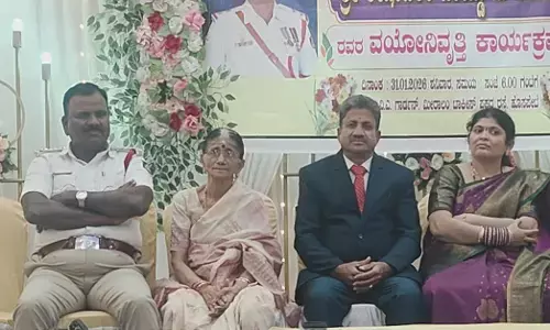 ಹೊಸಪೇಟೆ | ಸಂಚಾರ ಪೊಲೀಸ್ ಠಾಣೆಯ ಎಸ್ಐ ಶೇಷಾಚಲಂ ನಾಯ್ಡುಗೆ ವಯೋನಿವೃತ್ತಿ ಬೀಳ್ಕೊಡುಗೆ