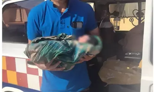 CHIKMAGALURU | ಆಂಬುಲೆನ್ಸ್ ನಲ್ಲೇ ಮಗುವಿಗೆ ಜನ್ಮ