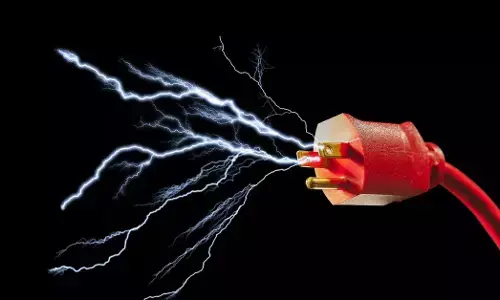 Uttar Pradesh | ಮರ್ಯಾದೆಗೇಡು ಹತ್ಯೆ; ವಿದ್ಯುತ್ ಶಾಕ್ ನೀಡಿ ಯುವತಿಯ ಹತ್ಯೆಗೈದ ಆರೋಪ!