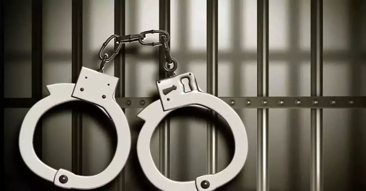 ರಾಯಚೂರು | ಜೆಸ್ಕಾಂ ಉಗ್ರಾಣದಲ್ಲಿ ಕಳ್ಳತನಕ್ಕೆ ಯತ್ನ: ಮಹಿಳೆಯ ಬಂಧನ ರಾಯಚೂರು | ಜೆಸ್ಕಾಂ ಉಗ್ರಾಣದಲ್ಲಿ ಕಳ್ಳತನಕ್ಕೆ ಯತ್ನ: ಮಹಿಳೆಯ ಬಂಧನ