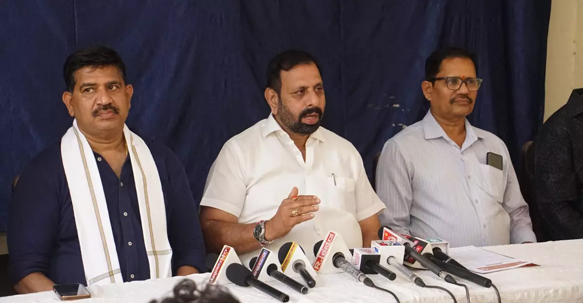 ಫೆ.7-8: ಐಕಳ ಬಾವ ಕಾಂತಾಬಾರೆ-ಬೂದಾಬಾರೆ ಕಂಬಳದ ಸುವರ್ಣ ಸಂಭ್ರಮ ಫೆ.7-8: ಐಕಳ ಬಾವ ಕಾಂತಾಬಾರೆ-ಬೂದಾಬಾರೆ ಕಂಬಳದ ಸುವರ್ಣ ಸಂಭ್ರಮ