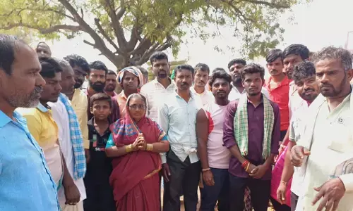 ಯಾದಗಿರಿ | ಶೇಂಗಾ ದರ ಹಠಾತ್ ಕುಸಿತ: ಎಪಿಎಂಸಿ ಯಾರ್ಡ್‌ನಲ್ಲಿ ರೈತರ ಪ್ರತಿಭಟನೆ