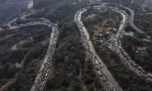 Maharashtra | 33 ಗಂಟೆಗಳ ಟ್ರಾಫಿಕ್‌ ಜಾಮ್ ಬಳಿಕ ಮುಂಬೈ–ಪುಣೆ ಎಕ್ಸ್‌ಪ್ರೆಸ್‌ ವೇ ಸಂಚಾರ ಪುನರಾರಂಭ