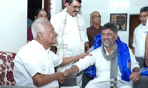 ಜನಾರ್ದನ ಪೂಜಾರಿ ನಿವಾಸಕ್ಕೆ ಉಪಮುಖ್ಯಮಂತ್ರಿ ಡಿ ಕೆ ಶಿವಕುಮಾರ್  ಭೇಟಿ