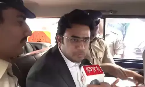 ಖಾಲಿ ಟ್ರಂಕ್ ಪ್ರತಿಭಟನೆ | ಮೆಟ್ರೋ ದರ ಏರಿಕೆ ವಿರೋಧಿಸಿ ಪ್ರತಿಭಟನೆ ವೇಳೆ ತೇಜಸ್ವಿ ಸೂರ್ಯ ವಶಕ್ಕೆ