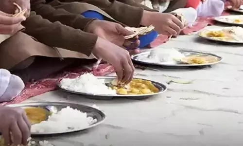 Bihar | ಸರಕಾರಿ ಶಾಲೆಯಲ್ಲಿ ಮಧ್ಯಾಹ್ನದ ಬಿಸಿಯೂಟ ಸೇವಿಸಿದ ಬಳಿಕ 70 ವಿದ್ಯಾರ್ಥಿಗಳು ಅಸ್ವಸ್ಥ: ಪೋಷಕರಿಂದ ಆಕ್ರೋಶ