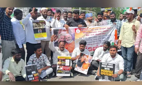 Raichur | ಎಪ್ಸ್ಟೀನ್ ಫೈಲ್ ನಲ್ಲಿ ಹೆಸರು ಉಲ್ಲೇಖ: ಪ್ರಧಾನಿ ಸ್ಪಷ್ಟನೆ ನೀಡುವಂತೆ ಆಗ್ರಹಿಸಿ ಯುವ ಕಾಂಗ್ರೆಸ್ ನಿಂದ ಪ್ರತಿಭಟನೆ